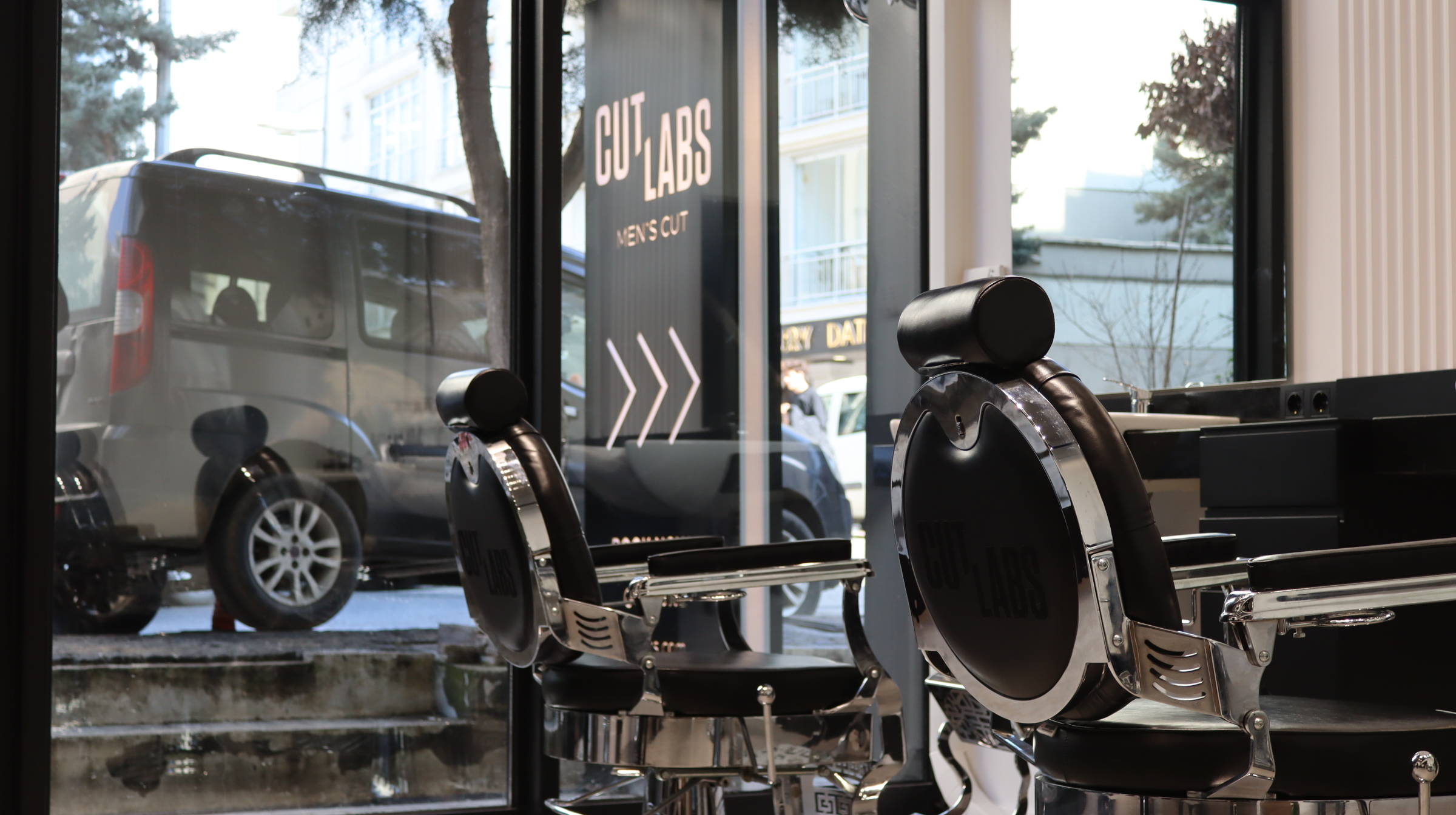 CUT LABS — salon iç mekânı