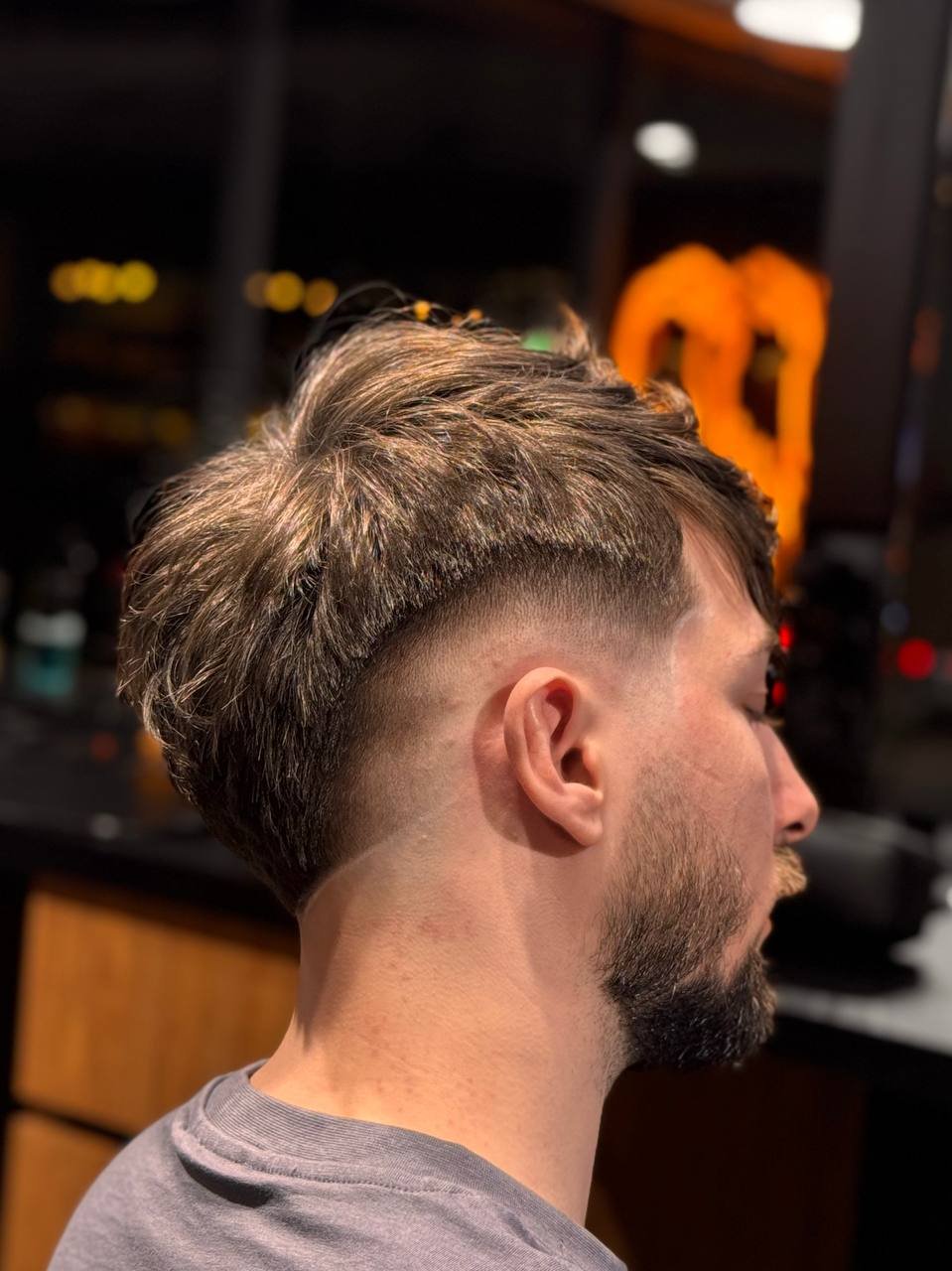 FIG. 02 — CUT — Men's Space Barbershop