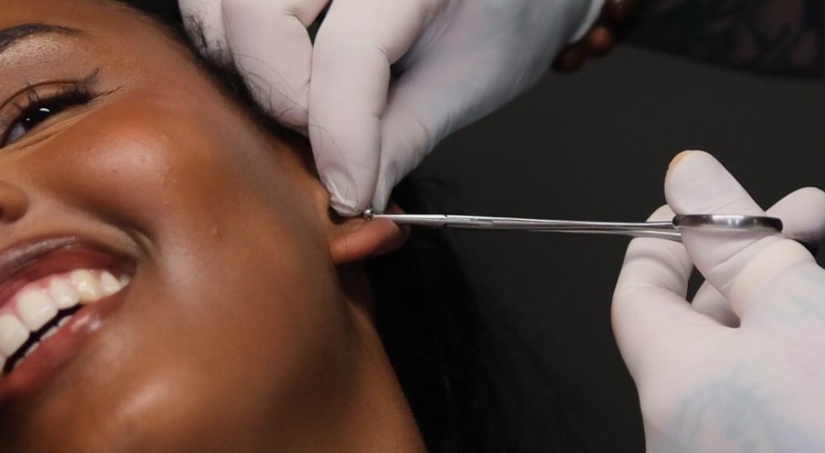 Kulak piercing detayı